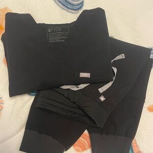 Figs Jet Black Scrub Ensemble